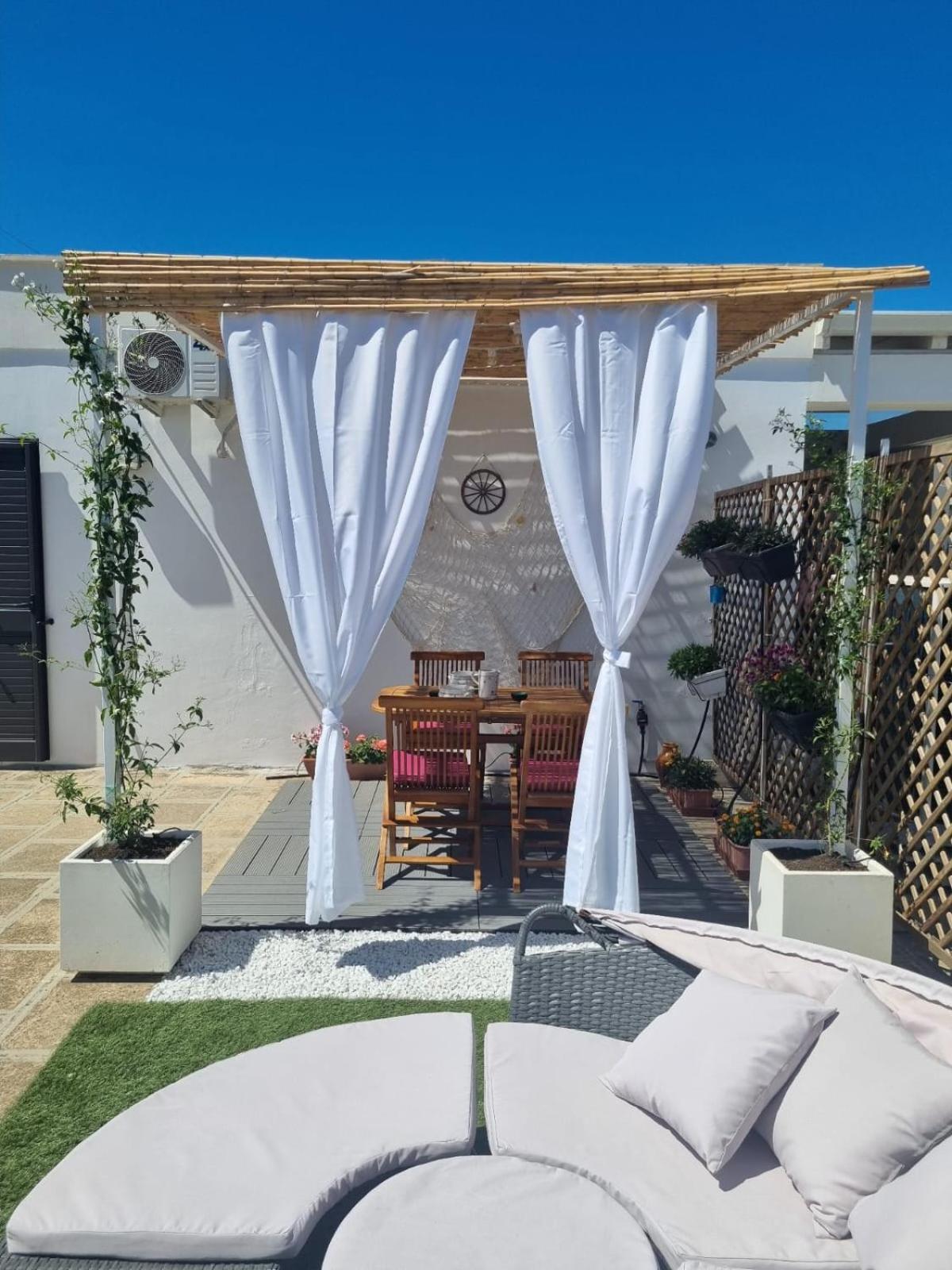 La Terrazza Di Zoe - Castromediano Cavallino di Lecce Exterior foto